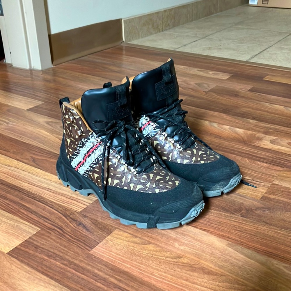 Burberry boots